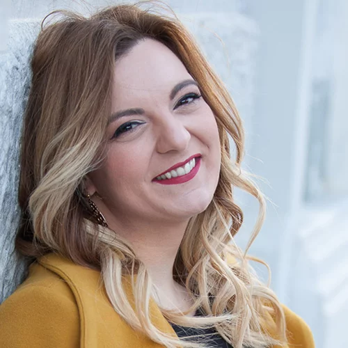 Χρύσα Κατσαρίνη: «Οι πιο δυνατές κωμικές ιστορίες που έχω είναι ιστορίες που με έχουν πονέσει βαθιά»