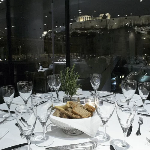 «Εστιατόριο Μουσείου Ακρόπολης»: Πρώτο πιάτο ιερός βράχος