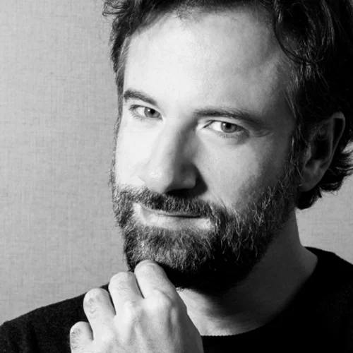 Ο Κωστής Μαραβέγιας με την Καμεράτα στο Μέγαρο