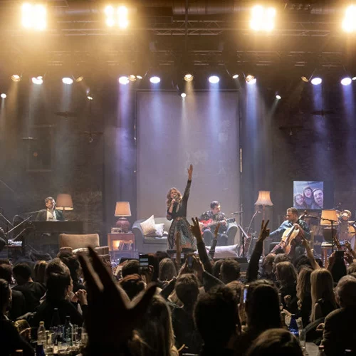 Παράταση για την Νατάσα Μποφίλιου στο «Κρεμλίνο»