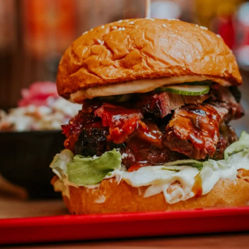 «Po’ Boys»: Τα αγόρια κάνουν bbq στου Ψυρρή