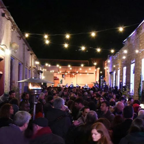 Ταξίδι - αστραπή στη Σύρο με οδηγό το ρεμπέτικο