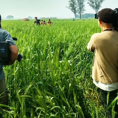 Οι άνθρωποι πίσω από το «Ένας Κόσμος» του Χριστόφορου Παπακαλιάτη