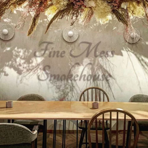 Το «Fine Mess» μόλις άνοιξε στη Σκουφά