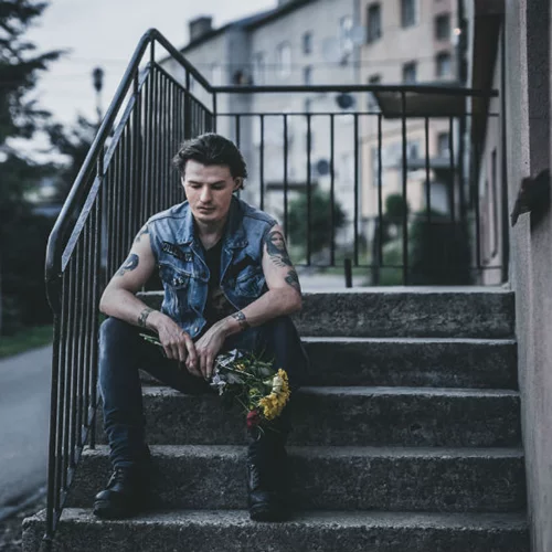 Με Άλλο Πρόσωπο