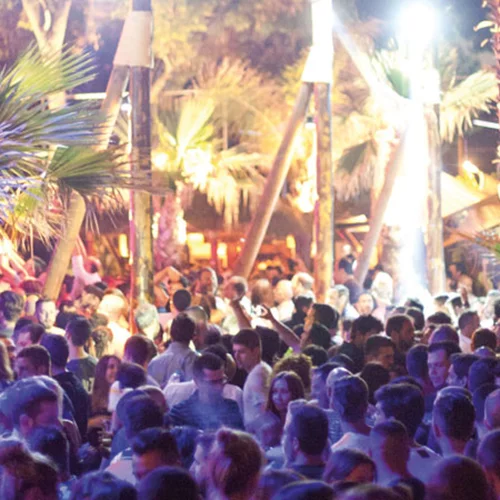 Με πλήρες lineup ανοίγει τη σεζόν το «Bolivar Beach Bar»