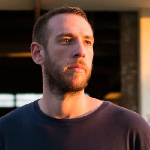 Ο Βασίλης Κεκάτος στο διαγωνιστικό των Κανών με τη νέα του μικρού μήκους