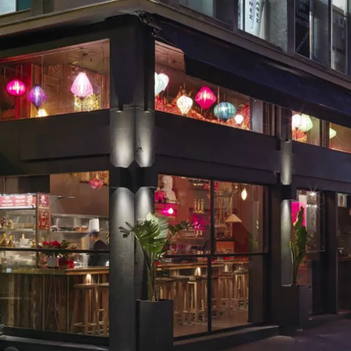 «Madame Phu Man Chu» με βιετναμέζικο κουλέρ λοκάλ 