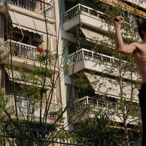 Έτοιμοι για ένα αποκαλυπτικό θεατρικό ταξίδι στην Αθήνα του 1910;