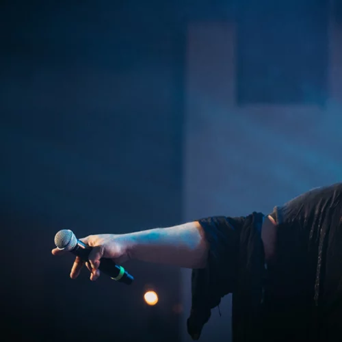 Ο Σταμάτης Κραουνάκης ανοίγει το Φεστιβάλ Πέτρας!