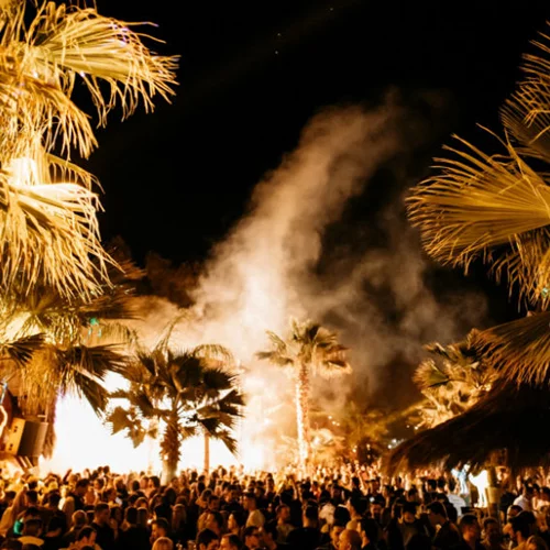 Είστε έτοιμοι για το απόλυτο Rave Beach Party της χρονιάς;