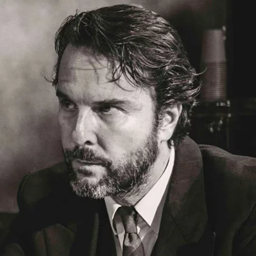 Ο Μάνος Ζαχαράκος επιβιβάζεται στο Τρένο στο Ρουφ