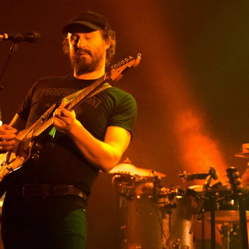 Ο Phoshorescent λέει ότι «C'est la vie» στην Αθήνα