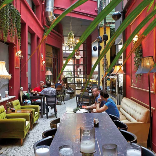 Το Noel γίνεται τεσσάρων και μας καλεί να το γιορτάσουμε