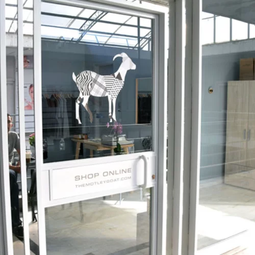 H Motley Goat μας προσκαλεί στο νέο της σπίτι 