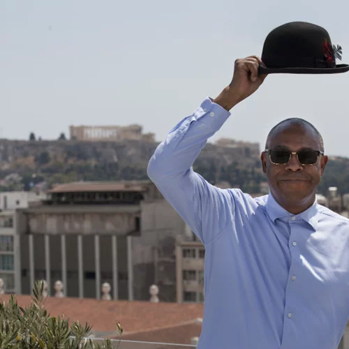 Ένα απόγευμα με τον θρυλικό Γουίνσλοου, τον μάστερ των ηχητικών μιμήσεων από τη «Μεγάλη των Μπάτσων Σχολή»