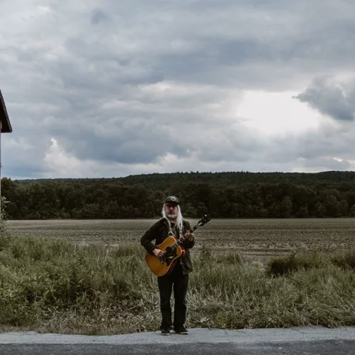 Ο J Mascis παίζει μουσική με «κλάμα και λίγο fuzz από εδώ κι από εκεί»