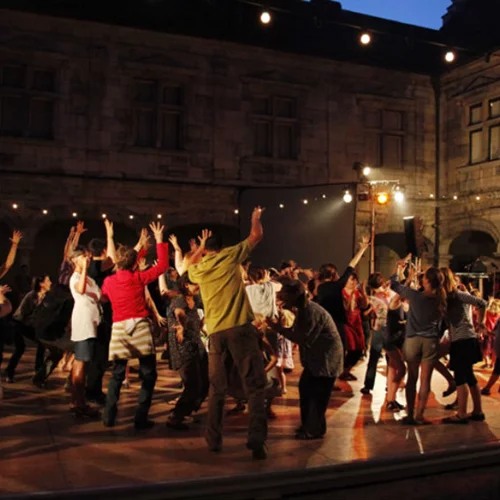 Η πόλη μπαίνει σε χορευτικούς ρυθμούς