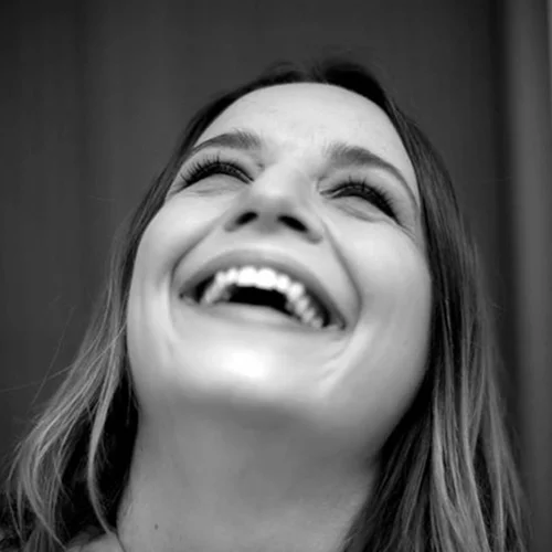 Σοφία Πάσχου: «Θέλουμε να υπενθυμίσουμε στον κόσμο ότι το θέατρο έχει χαρά, είναι ένα παιχνίδι»