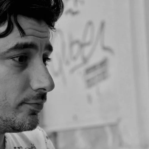 Βασίλης Μαυρογεωργίου: "Η σιωπή είναι ό, τι καταστρέφει μια κοινωνία"