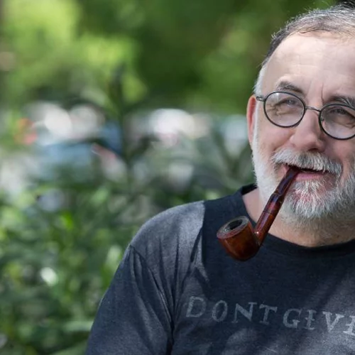 Θάνος Μικρούτσικος | «Με την αγάπη του κόσμου είναι σα να κερδίζεις εν ζωή την αιωνιότητα!»