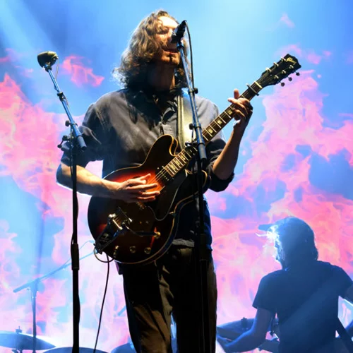 Ο Hozier συγκέντρωσε τους εικοσάχρονους μουσικόφιλους στην Πλατεία Νερού