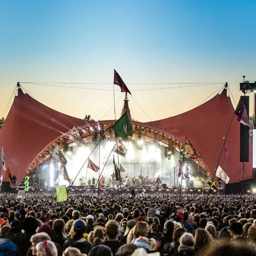 Αποστολή στο Roskilde Festival: Η νύχτα που η Cardi B "υποκλίθηκε" στη Rosalia