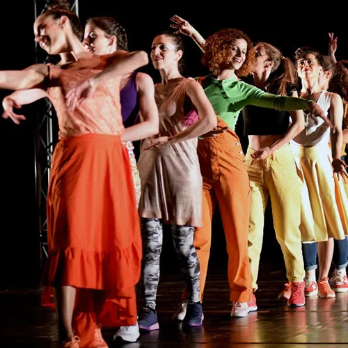 Ο χορός γιορτάζει στην Πειραιώς 260