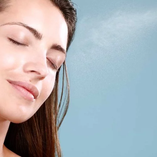 Instant Splash δροσιάς: 3 σπρέι νερού και 3 makeup fixers αναζωογονούν στη στιγμή 