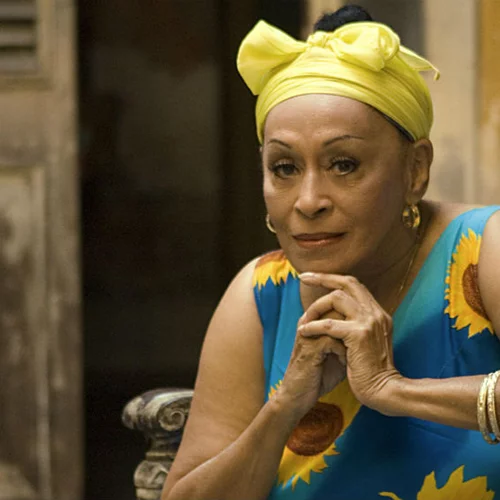 Η Omara Portuondo εξακολουθεί να συγκλονίζει