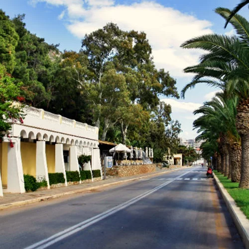 Το Λουτράκι είναι ο πιο κοντινός και καλοκαιρινός city & beach break προορισμός