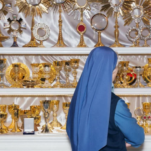 Δέκα εκθέσεις που αξίζει να δεις στα νησιά αυτό το καλοκαίρι