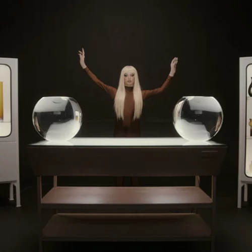 Νικόλα Βαμβουκλή, πώς είναι να ξυπνάς με ένα μαρμάρινο κεφάλι στα χέρια;