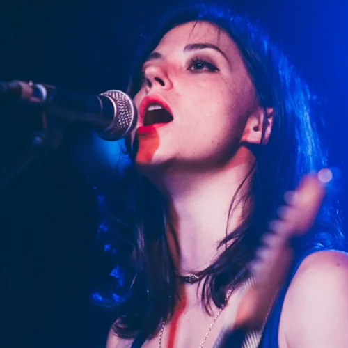 Η Sharon Van Etten δεν έχει ιδέα γιατί ο Ντέιβιντ Λιντς την ήθελε στο «Twin Peaks»