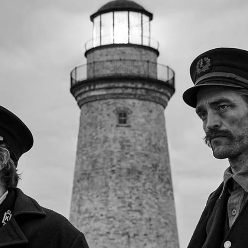 Ρόμπερτ Πάτινσον και Γουίλεμ Νταφόε φλερτάρουν με την τρέλα στο «Lighthouse» (trailer)