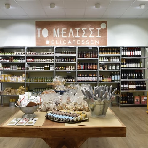Ένα «Μελίσσι Delicatessen» μας υποδέχεται στη Νάουσα της Πάρου 