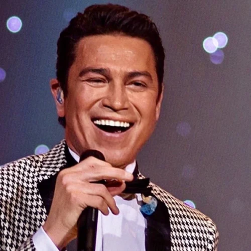 Ο Μάριος Φραγκούλης σουινγκάρει στο Ηρώδειο