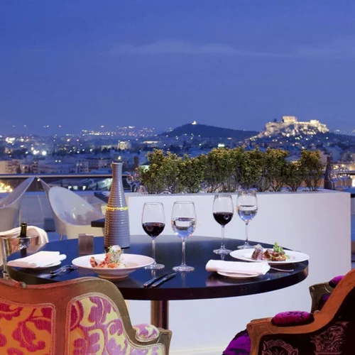 Εξαιρετική θέα και γεύσεις στα rooftops της Αθήνας