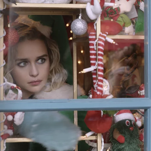 Αποκλειστικά στο «α» οι Έμα Τόμσον και Εμίλια Κλαρκ παρουσιάζουν το «Last Christmas»