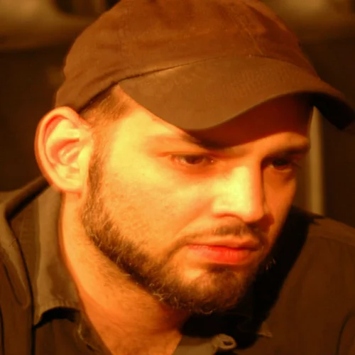 Ο Γιώργος Παλούμπης επιμένει ελληνικά