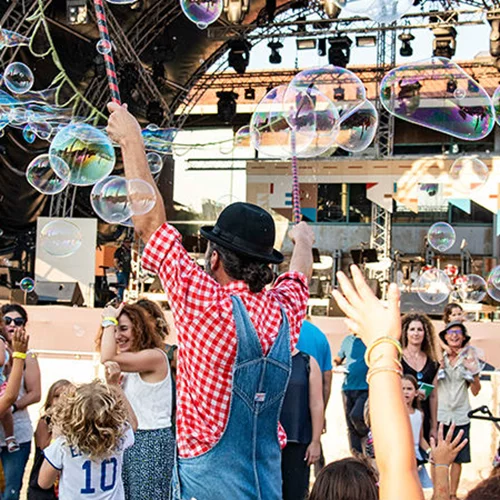 Αναστασία και Ελίνα, πώς είναι να φτιάχνεις έναν πλανήτη για όλα τα παιδιά;