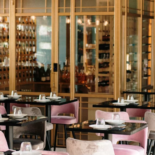 Μια «Χελώνα» περπατά στο Θησείο