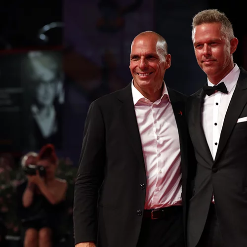 Ο Γιάνης Βαρουφάκης μιλά αποκλειστικά στο «α» για Γαβρά, Σόιμπλε και Κουροσάβα