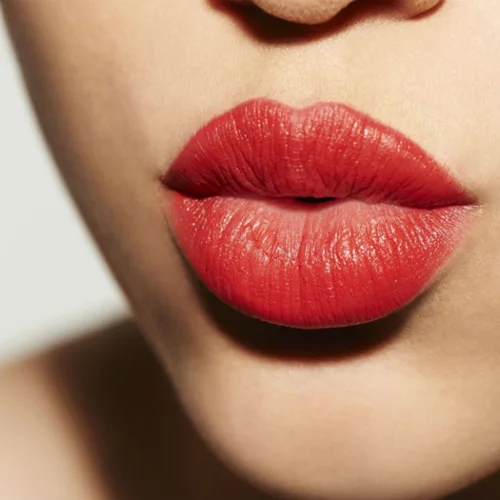 Anti-age your lips: 5+1 τρόποι για νεότερα χείλη 