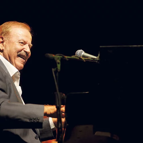 Λίγα λόγια για τον Γιάννη Σπανό