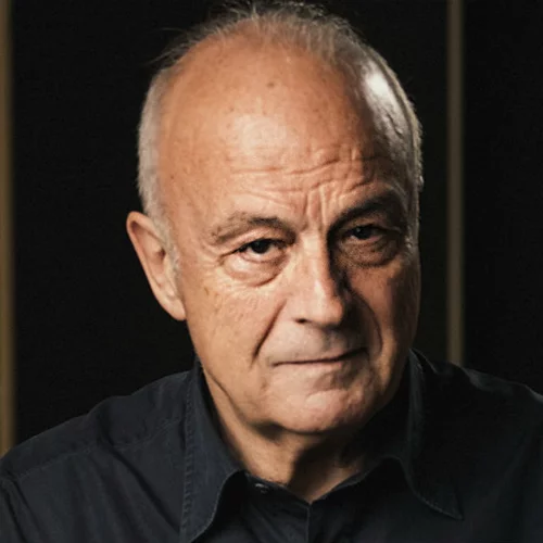 Ο Θανάσης Πολυκανδριώτης γιορτάζει 60 χρόνια "Στου φεγγαριού την αγκαλιά"