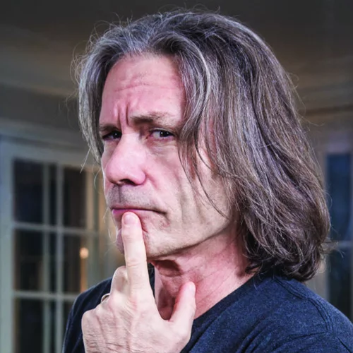 Ο Bruce Dickinson αυτοβιογραφείται επί σκηνής