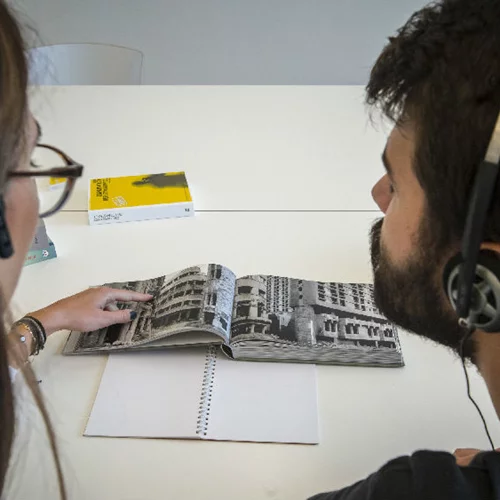 Παρακολουθήσαμε την εμπειρία «Autoteatro» στην Εθνική Βιβλιοθήκη