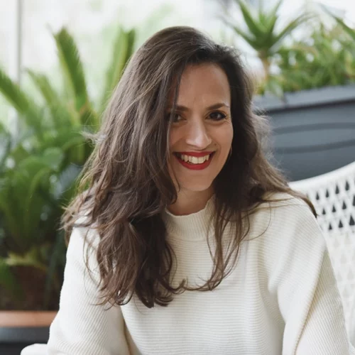 Dimitra Kinder: Μας καθοδηγεί μακριά από την ακαταστασία 