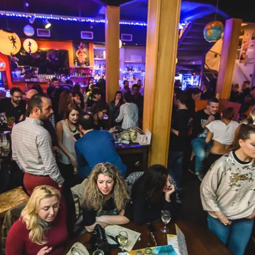 Τα καλύτερα pre-Christmas parties στα μπαρ της πόλης